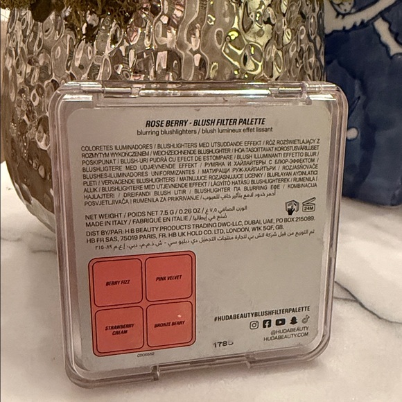 Huda Beauty BLUSH FILTER BLURRING BLUSHLIGHTERS PALETTE - Picture 4 of 5